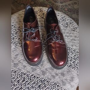 Women's Patent Leather Style Burgundy Platform Shoe.